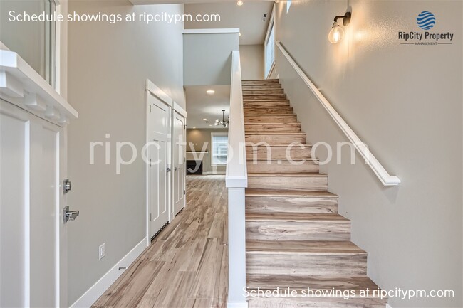 Building Photo - Gorgeous 3-Bed/2.5 Bath townhouse in St. J...