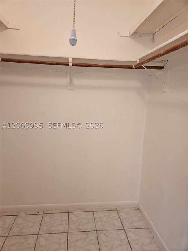 Foto del edificio - 1008 NE 34th St