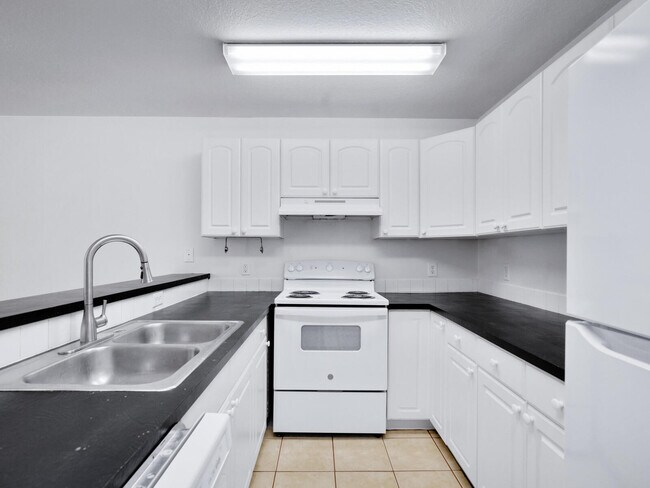 Cocina - 4834 Old Bradenton Rd