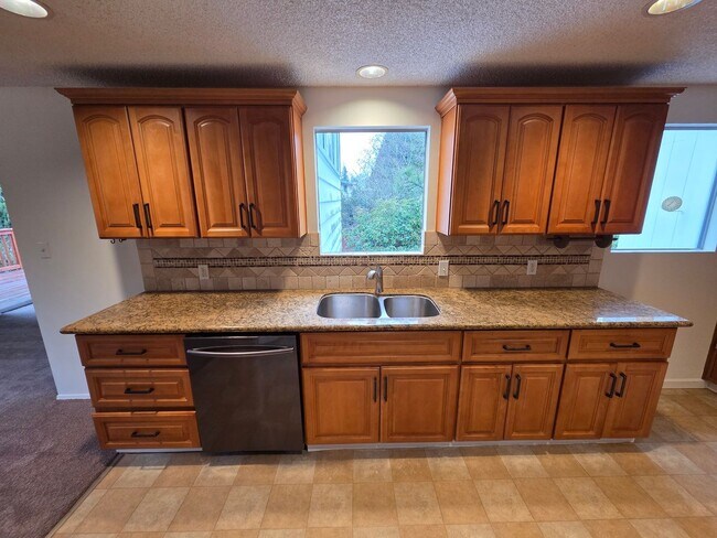 Building Photo - 2136 N 187th St