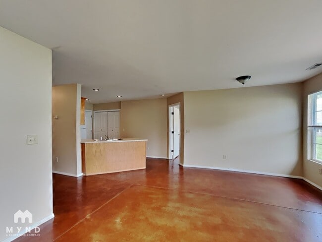 Building Photo - 1112 S Clifton Ave