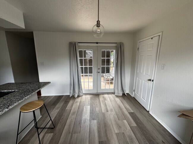 Foto del edificio - 5603 NW Wilfred Dr