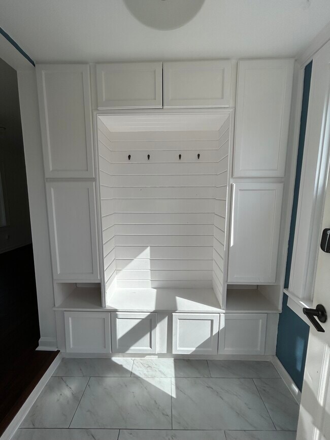 Entryway / mudroom - 5617 37th Ave S