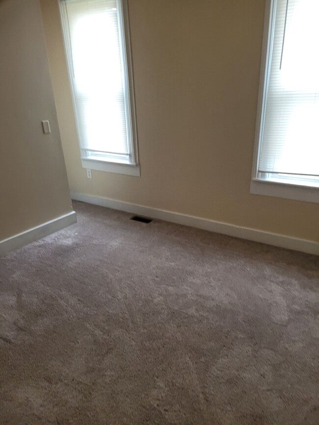 Building Photo - 1008 E 1st St Building Photo - 1008 E 1st St