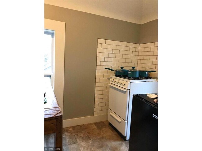 Foto del edificio - 339 Jessamine Ave E