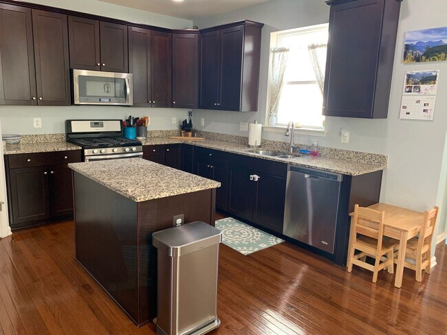 Building Photo - COLONIAL FORGE TOWNHOUSE - STAFFORD (END U...