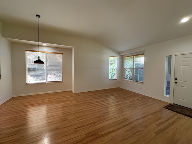 Building Photo - Prestigious Highlands Home for Lease