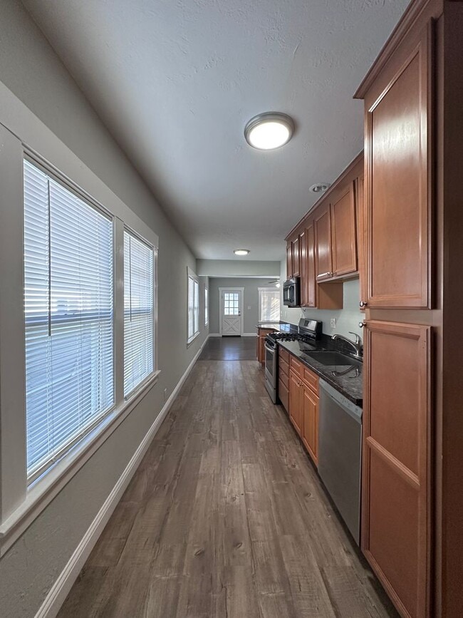 Building Photo - 2 bedroom House in Oakland - Available Now!