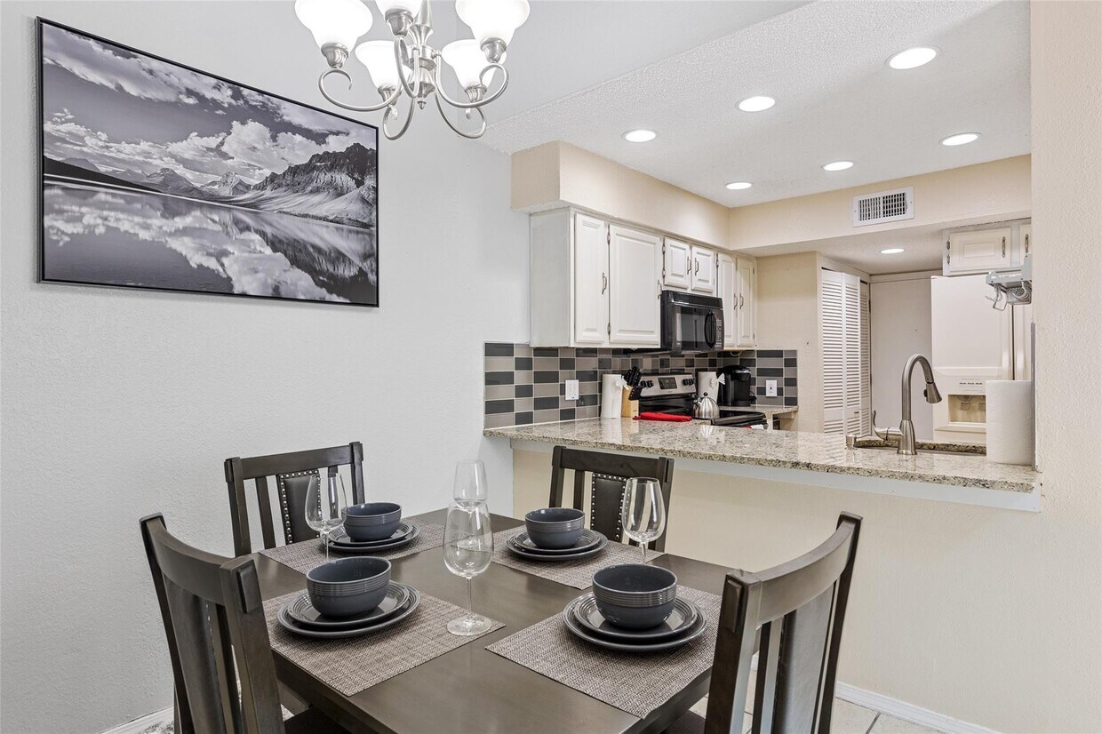 Foto principal - 18240 Midway Rd
