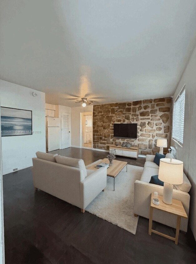 Foto principal - 16890 NE 21st Ave