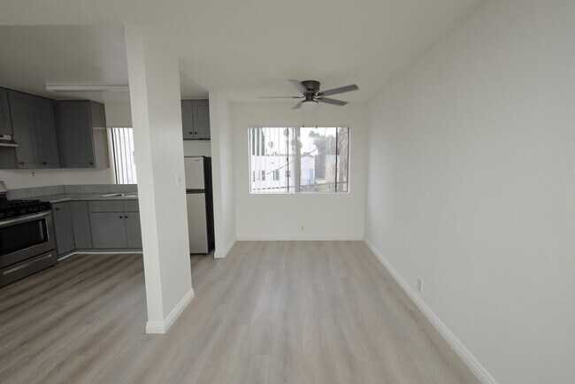 Foto del edificio - 1406 N Serrano Ave