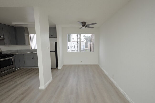 Building Photo - 1406 N Serrano Ave