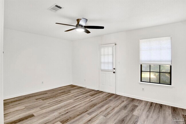 Foto del edificio - 1382 Fairchild St
