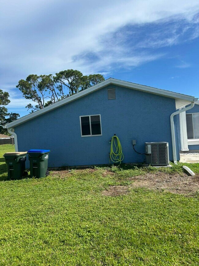 Building Photo - 7554 Kavanda St
