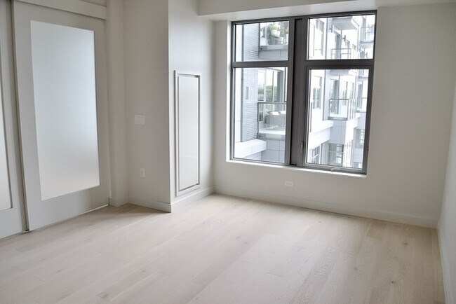Building Photo - 375 Canal St