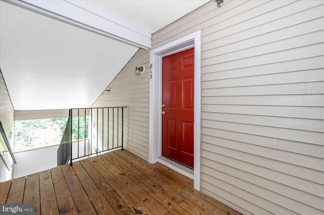 Building Photo - 6330 Bayberry Ct