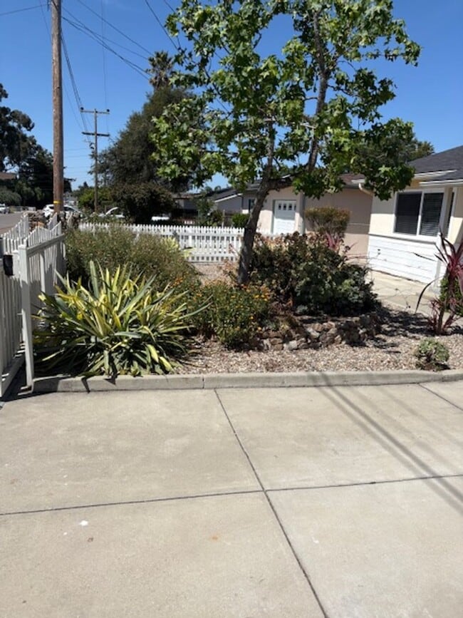 Building Photo - Beautiful 3 Bedroom, 1 Bathroom house
