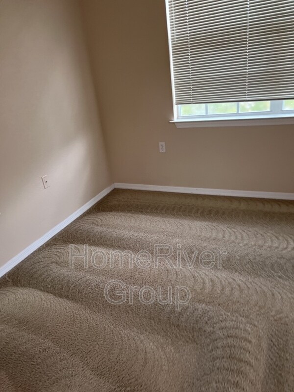 Foto del edificio - 8103 Lillies Way
