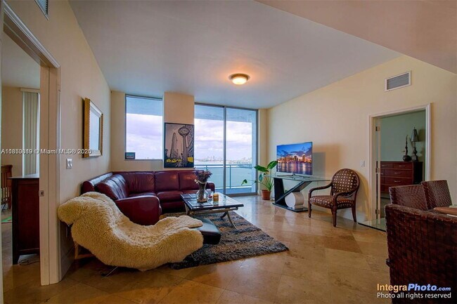 Foto del edificio - 7901 Hispanola Ave