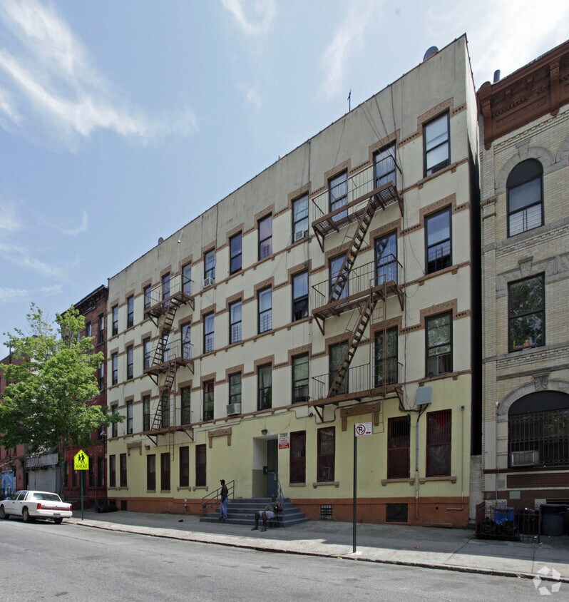 Primary Photo - 466-472 Madison St