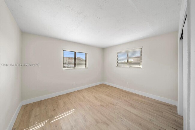 Building Photo - 1310 W 29th St