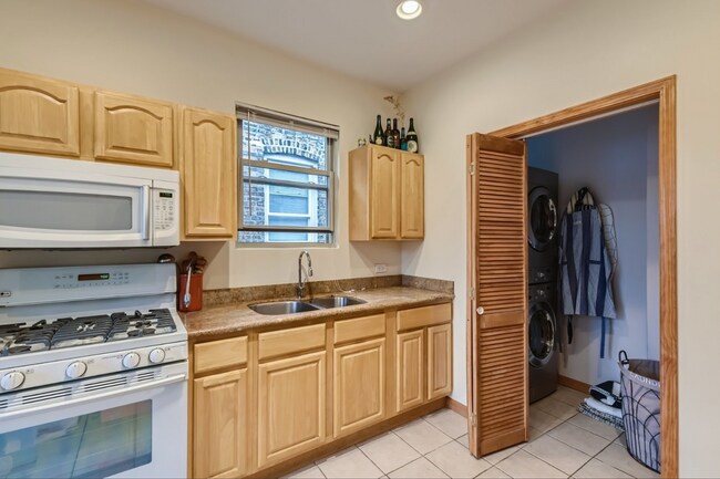 Foto del edificio - 3317 W Belden Ave