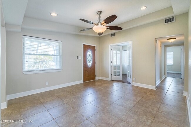 Building Photo - 305 Hopkins St