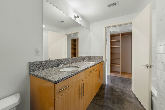 Building Photo - 335 W Ponce de Leon Ave