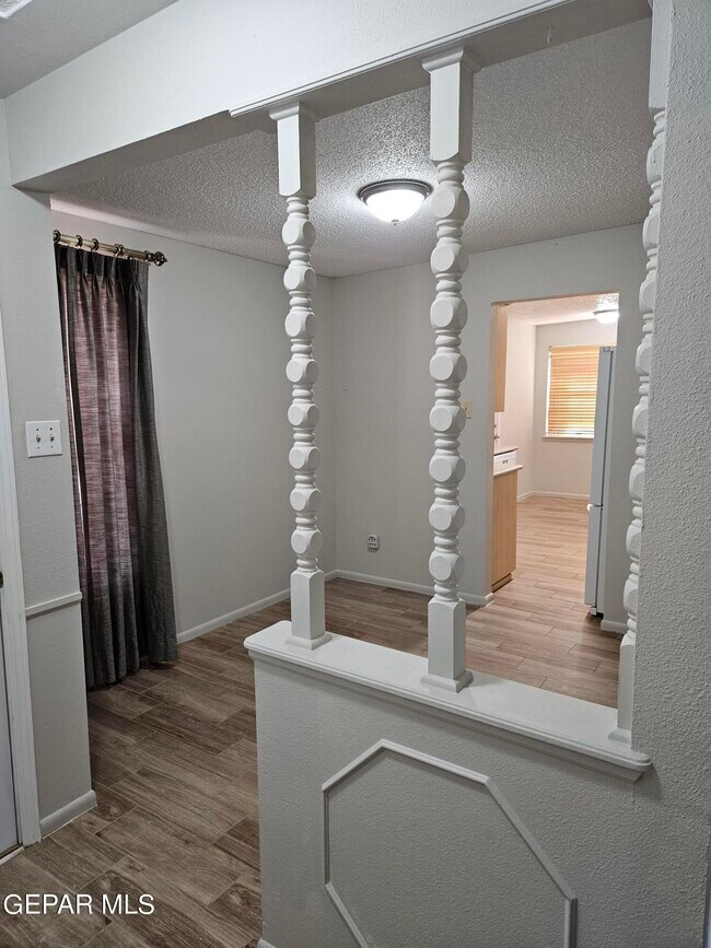 Foto del edificio - 10401 Kinross Ave