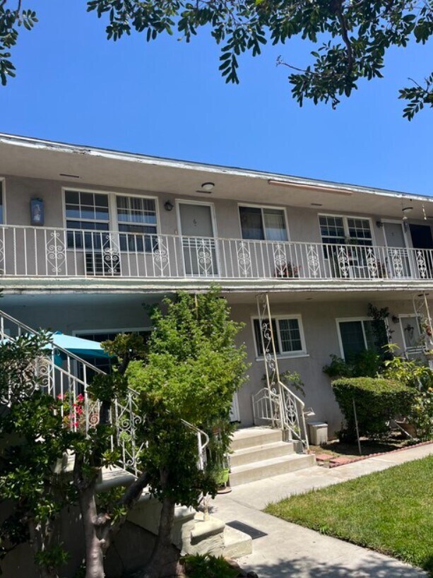 Foto principal - 709 E Windsor Rd