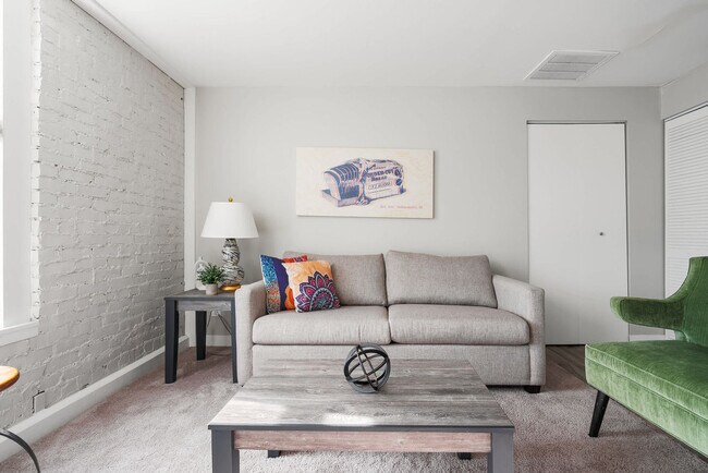 Foto del edificio - 615 N East St
