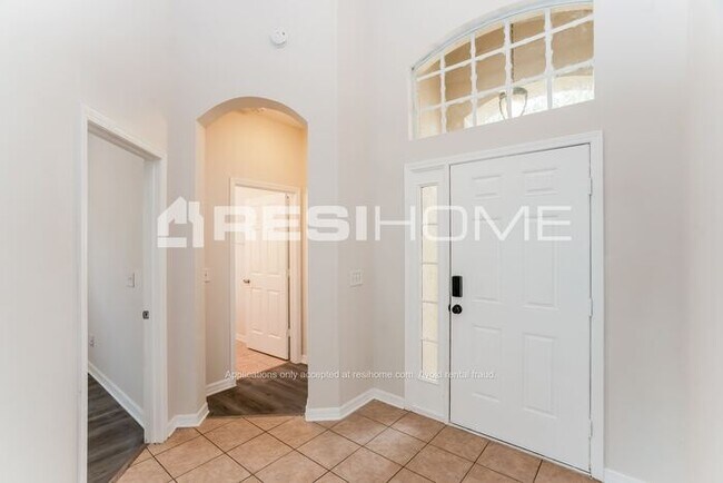 Building Photo - "Welcome Home! Get 1 month FREE RENT when ...