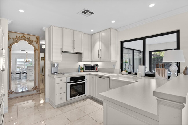 Foto del edificio - 11340 Briarwood Pl