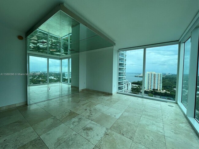 Building Photo - 2101 Brickell Ave