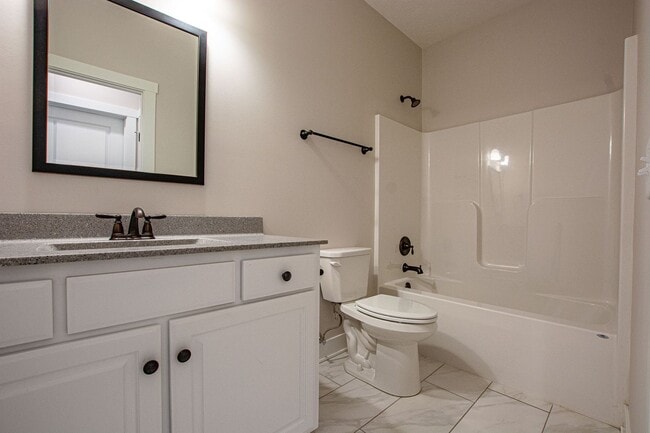 Building Photo - Gorgeous 3 Bedroom / 3 Bath Town Home in B...
