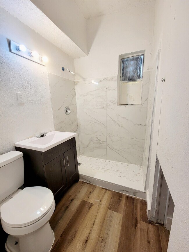 Foto del edificio - 906 N Veterans Dr