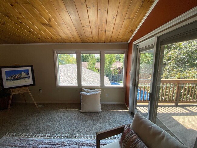 Foto del edificio - 5 Bed 3 Bath Home Across From Salberg Park.