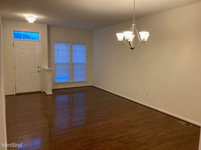 Foto del edificio - 3 br, 2.5 bath Townhome - 557 Canal Dr