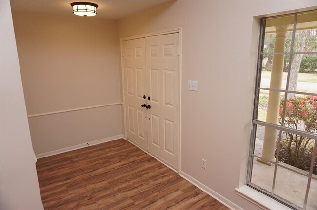 Building Photo - 41 Greentree Ln