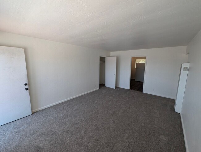 Foto del edificio - 2-Bedroom Walkup Near Highland Hospital