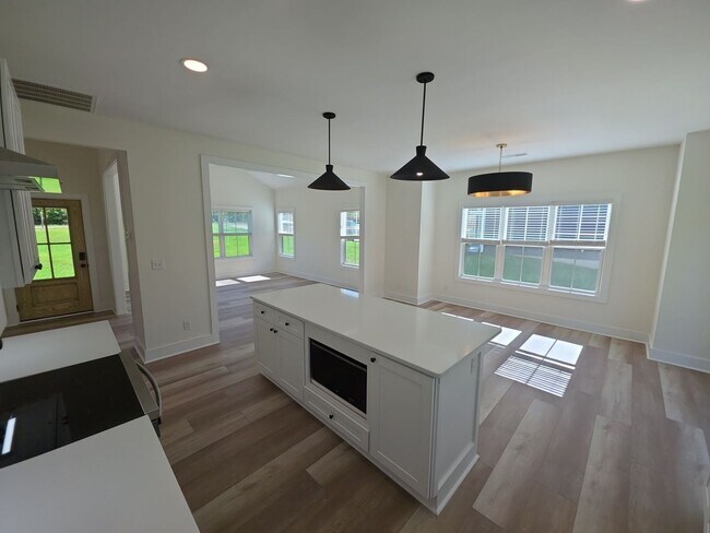 Foto del edificio - Brand-New 3-Bedroom Home with 2-Car Garage and Maintenance-Free Living