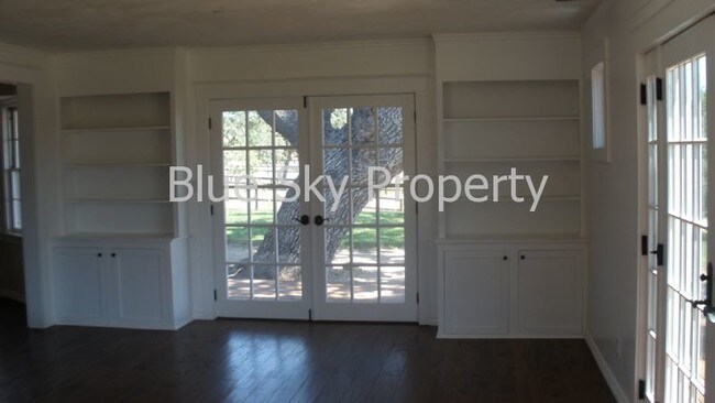 Building Photo - 1518 Edison St