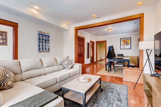 Building Photo - 2439 N Avers Ave