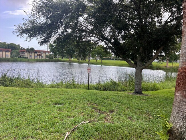 Foto del edificio - 451 NW 100th Pl