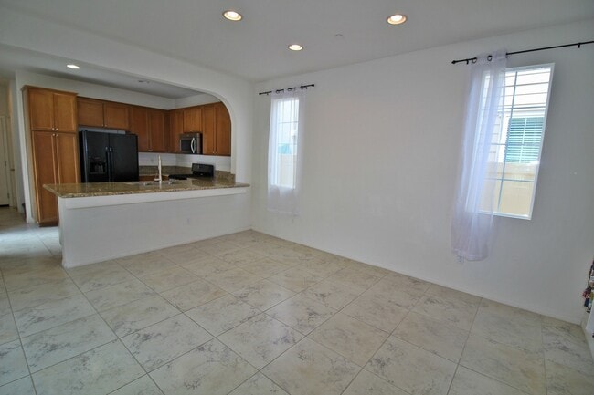 Foto del edificio - Oxnard | 3 bed + 2.5 bath single-family ho...