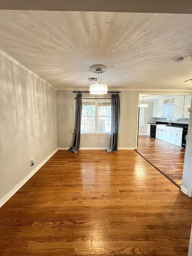 Foto del edificio - Cute 2 Bed 1 Bath in the Steve Pennington Addn