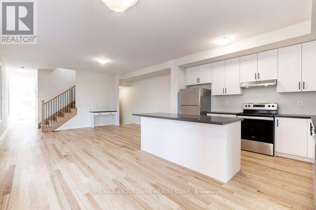 Building Photo - 1394 Almonte Dr