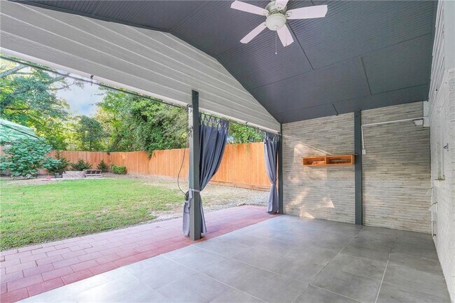 Building Photo - 2710 Dresden Dr