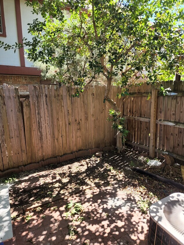Foto principal - 4648 S Darlington Ave