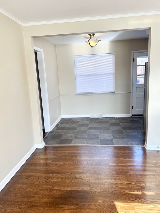 Building Photo - 3043 Mt Holyoke Rd